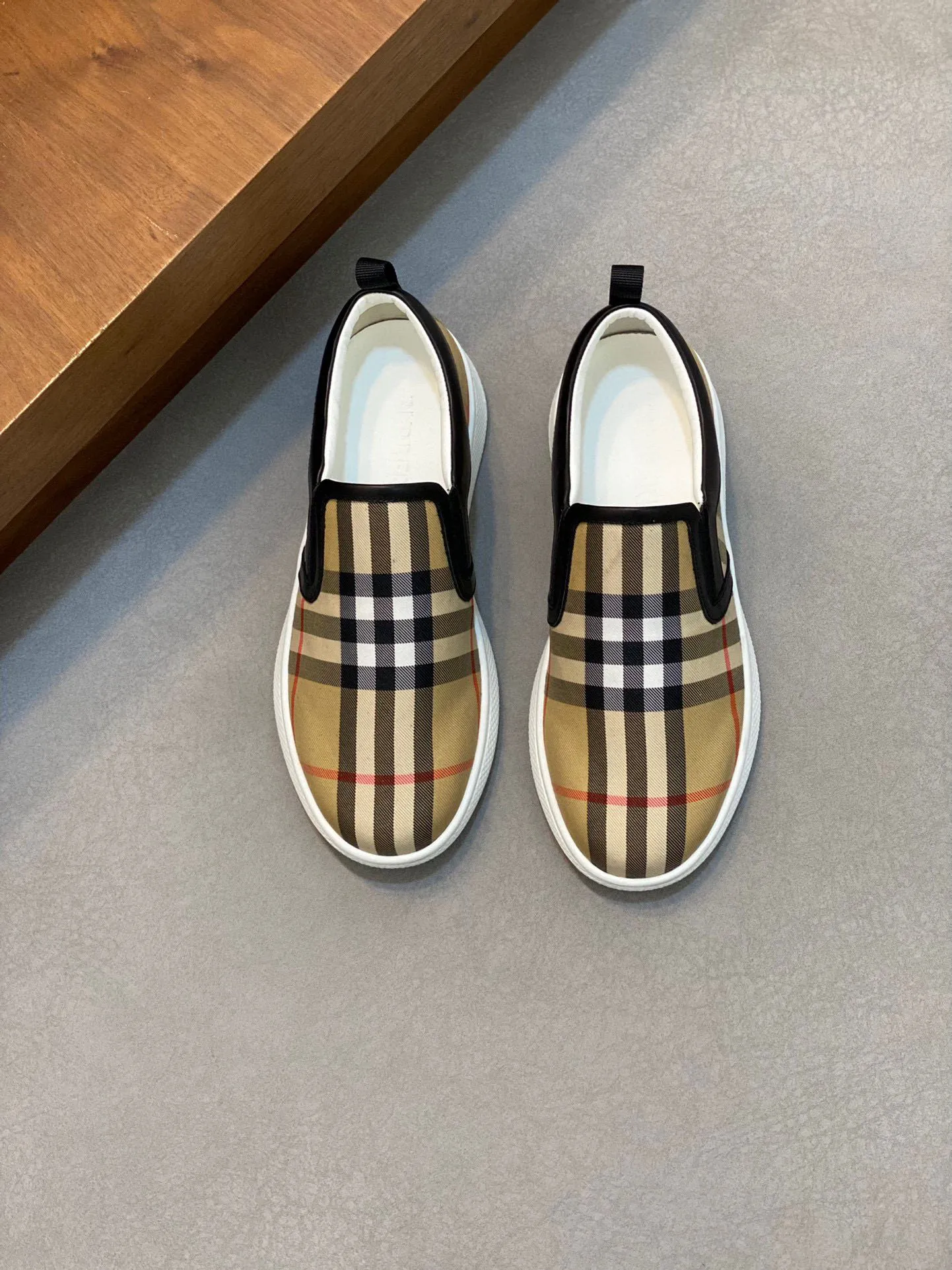 P380 [BURBERRY] Burberry - Upper: imported 🔝 brand totem cloth, - Inner lining: cowhide lining, feet; water-dyed cowhide - Outsole: ultra-light TPR rubber; two-color molded outsole - Super high quality control·Fine workmanship: highlighted (high-end, extravagance, grade) -Size: 38-44 (Male 45, can be customized)·